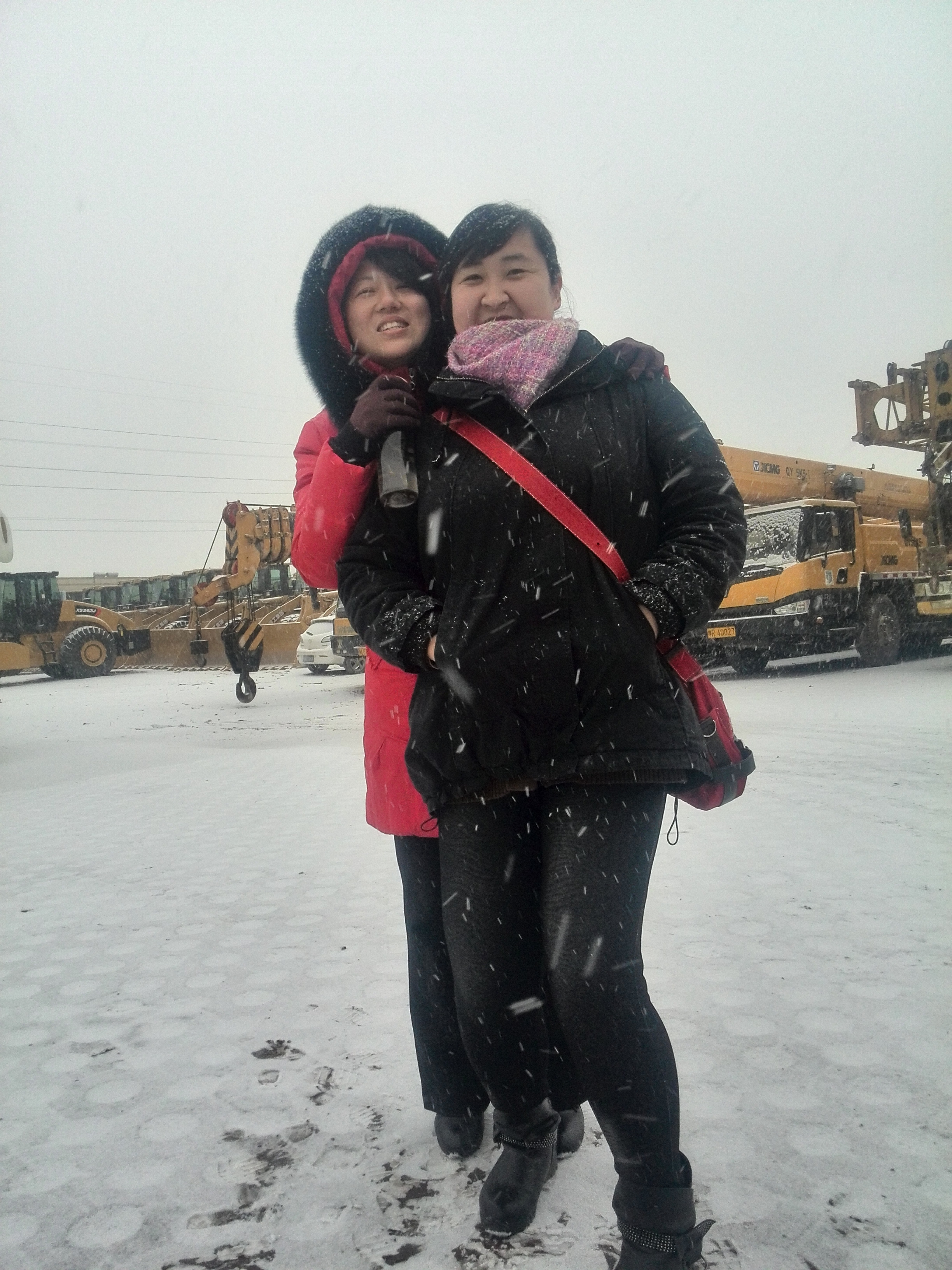 2015年郑州第一场雪，河南路友为确保班车行驶安全，提前一个小时下班！