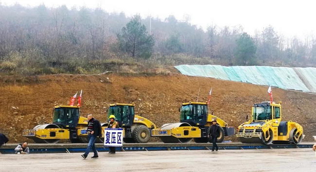 徐工成套道路机械助力贵黄高速建设