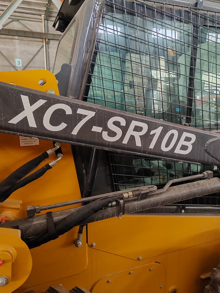 徐工XC7-SR10B滑移装载机